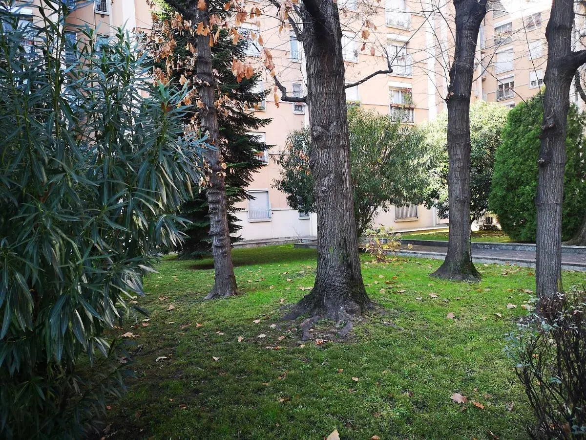 Appartamento Cadolini - Secured Parking! - Duomo In 20 Min - Quiteness And Garden Milan