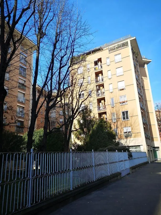 Appartamento Cadolini - Secured Parking! - Duomo In 20 Min - Quiteness And Garden Milan Apartment