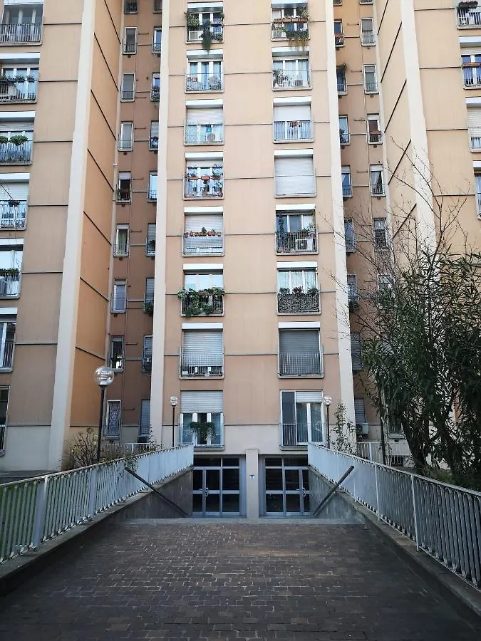 Appartamento Cadolini - Secured Parking! - Duomo In 20 Min - Quiteness And Garden Milan Apartment