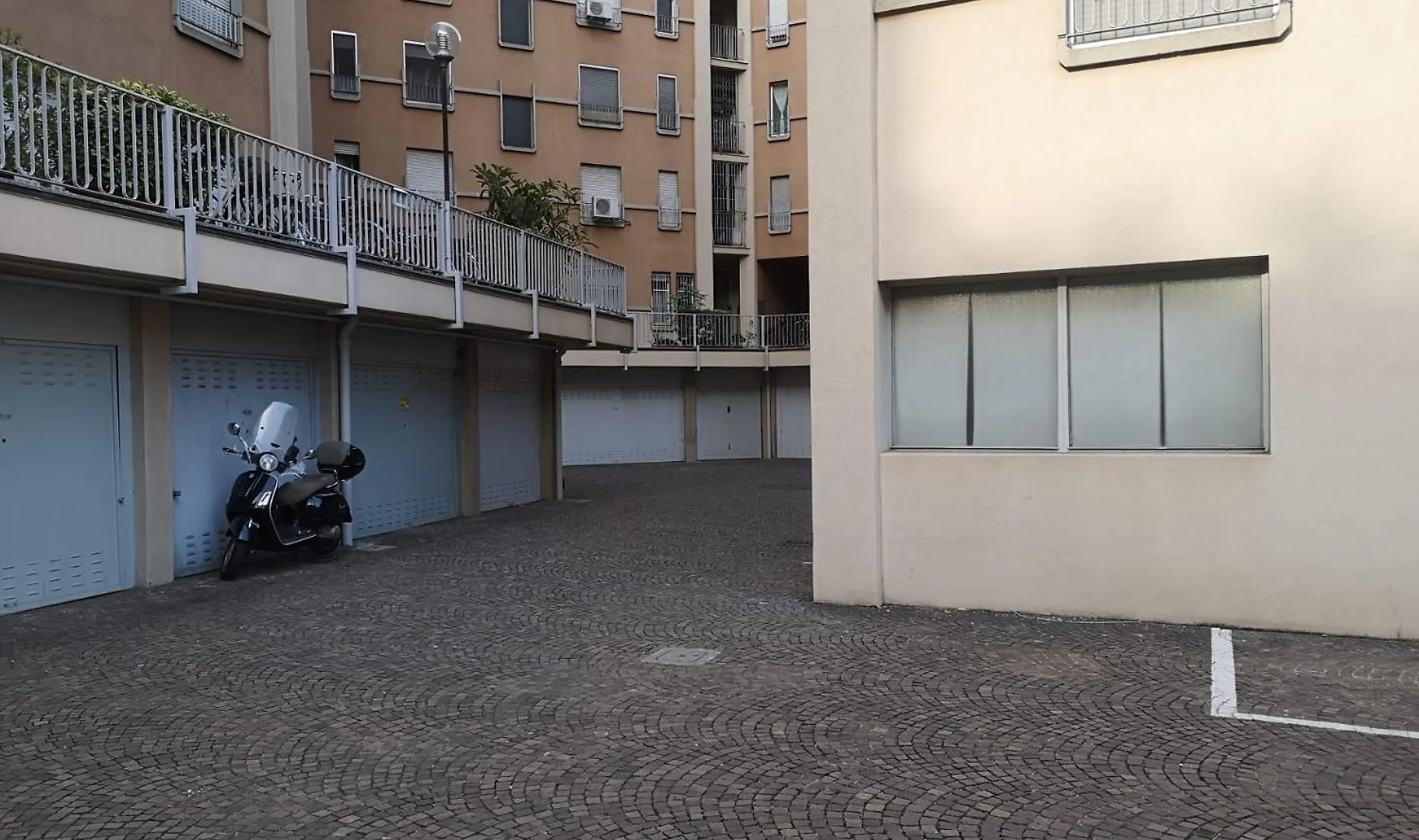 Appartamento Cadolini - Secured Parking! - Duomo In 20 Min - Quiteness And Garden Milan Italy
