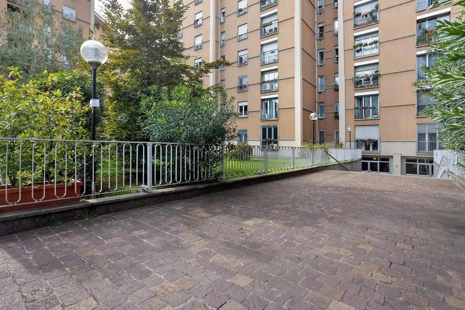 Appartamento Cadolini - Secured Parking! - Duomo In 20 Min - Quiteness And Garden Milan 0*,
